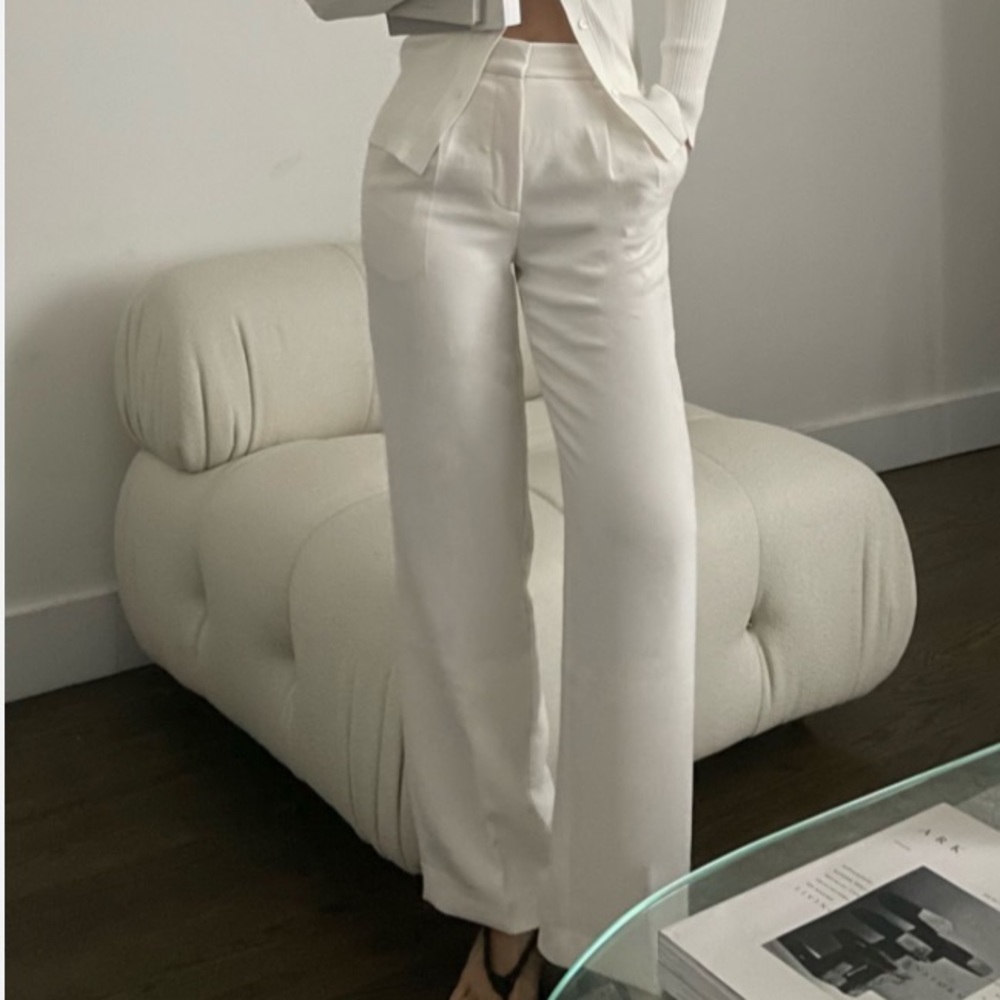 Aritzia The effortless pant